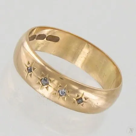 Timanttisormus 4xn.0.005ct, koko 18½, 750, paino 4,7g Paino: 4,7 g