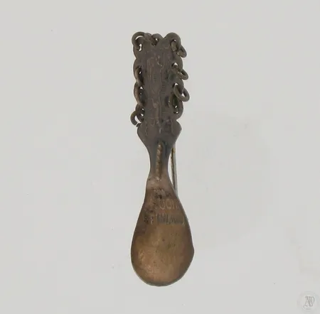 Rintakoru, korkeus 52mm, pronssia