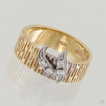 Timanttisormus 4xn.0.02ct, koko 16, 585 kelta- ja valkokulta, paino 4,0g Paino: 4   g