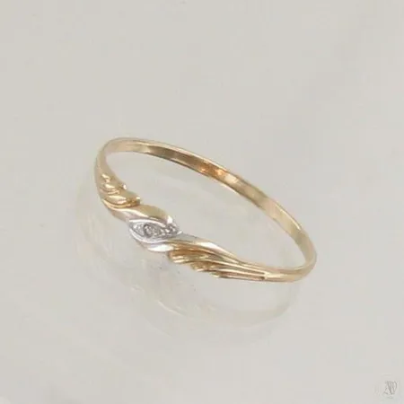 Timanttisormus 1xn.0.005ct. koko 17¾, 585, kelta- ja valkokulta, paino 0,7g Paino: 0,7 g