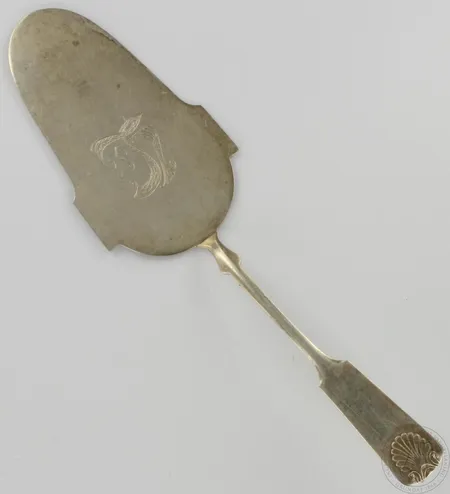 Kakkulapio, Musla, kaiverrettu, käytön jälkiä, pituus 220mm, 813, paino 49,3g Paino: 49,3 g