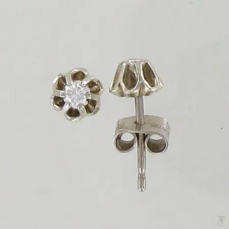 Timanttikorvanapit 2xn.0.06ct, toinen tausta puuttu, 750 valkokulta, paino 1,1g Paino: 1,1 g