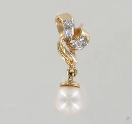 Helmikorvakoru timanteilla 2xn.0.005ct, korkeus 19mm, 585br kelta- ja valkokulta, paino 1,2g Paino: 1,2 g