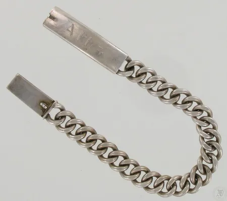 Panssariranneketju laatalla, kaiverrettu, pituus 210mm, 830, paino 49,1g Paino: 49,1 g