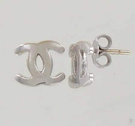 Korvakorut, korkeus 8mm, 750 valkokulta, paino 2,6g Paino: 2,6 g