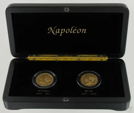 Kaksi kultarahaa ''Napoleon'', 40 frangia 1811 ja 40 liiraa 1814, laatikko, 900, paino 25,8g Paino: 25,8 g