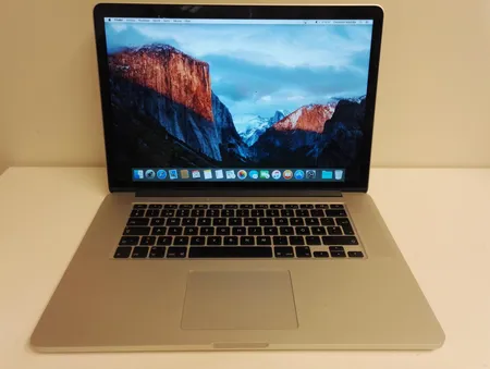 Apple MacBook Pro 15" Retina 256 GB SSD-kannettava tietokone, serial C02J8GYEDKQ1, model A1398, virtajohto ja laatikko, ostokuitin takuu ei enää voimassa