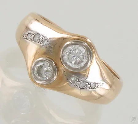 Timanttisormus 1xn.0.35ct 1xn.0.17ct 6xn.0.01-0.02ct, koko 19¾, 585 kelta- ja valkokulta, paino 9,1g Paino: 9,1 g
