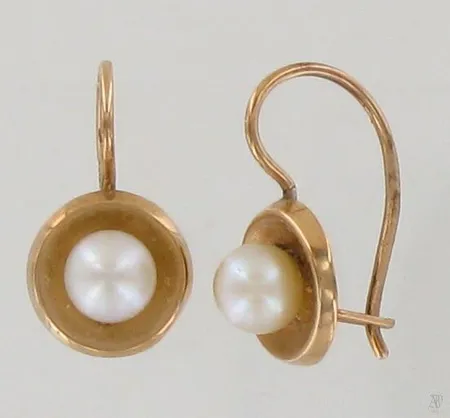 Helmikorvakorut, korkeus 17mm, 585br, paino 1,4g Paino: 1,4 g