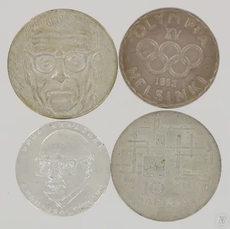 Neljä juhlarahaa, Olympia XV Helsinki 1952, Urho Kekkonen 1981, J.K.Paasikivi syntymästä 100 vuotta, Itsenäinen Suomi 50 vuotta, 500-900, paino 78,3g Paino: 78,3 g