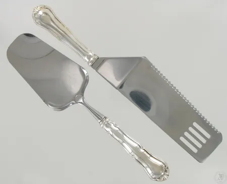 Kakkuotin ja voileipäkakkuotin, Chippendale, pituudet 220-250mm, 830br, paino 194,0g Paino: 194   g