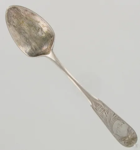Viallinen ruokalusikka, kaiverrettu, pituus 185mm, 813, paino 36,5g Paino: 36,5 g
