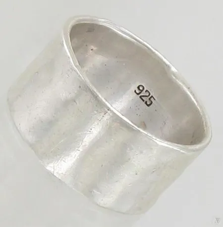 Sileä sormus, koko 21½, 925, paino 12,5g Paino: 12,5 g