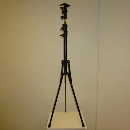 Manfrotto Nano 5001 B salamajalusta. Ota yhteys panttilainaamoon kuljetusmaksusta sopimiseksi.