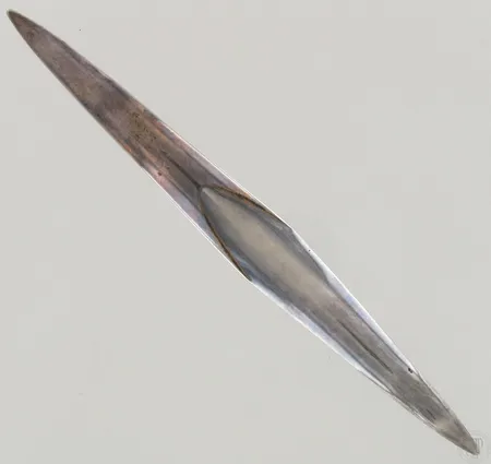 Paperiveitsi, pituus 21cm, kaiverrettu ja käytön jälkiä, valmistettu 1964, TW, Kultakeskus, 916, paino 27,6g Paino: 27,6 g