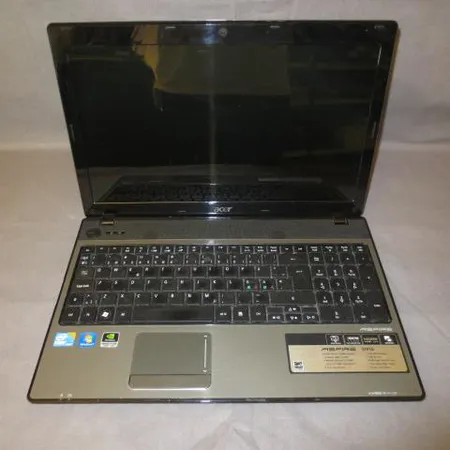 Acer Aspire 5741G -kannettava, Intel i3-350M (2.26GHz), 15.6" HD LED LCD, 4GB DDR3, 500GB HDD, DVD-asema, Caps lock-näppäin melkein irti, akku, virtajohto ja laukku. Ota yhteys panttilainaamoon kuljetusmaksusta sopimiseksi.