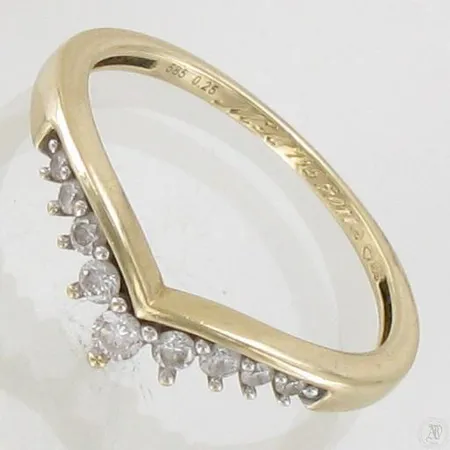 Timanttisormus 9xn.0.005-0.05ct, koko 18, kaiverrettu, 585, paino 2,2g Paino: 2,2 g