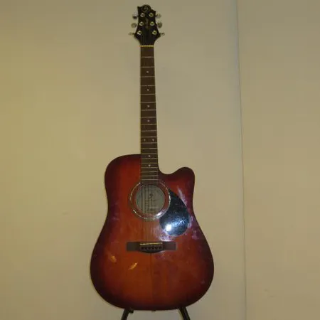 Elektroakustinen kitara Samick D-1CE/BS malli Greg Bennett, käytön jälkiä. Noudetaan vain myymälästä.