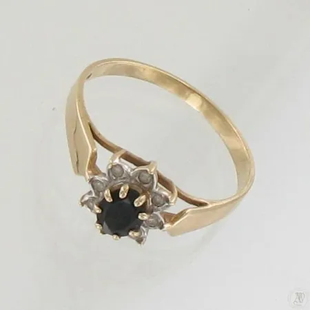 Sinisafiirisormus timanteilla 8xn.0.005ct, koko 16, 585br, paino 1,5g Paino: 1,5 g