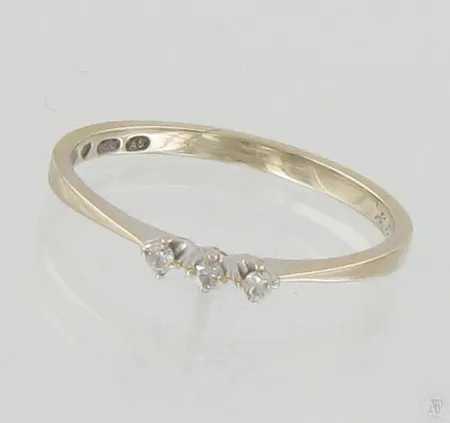 Timanttisormus 3xn0.005ct, koko 16, 750 valkokulta, paino 1,1g Paino: 1,1 g