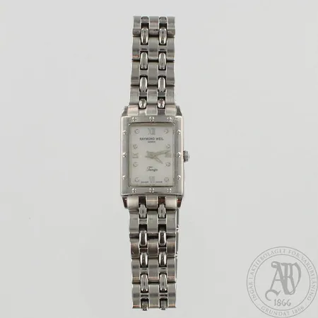 Teräsrannekello Raymond Weil Tango timanteilla ja helmiäistaululla, quartz, ref:5971, sarjanumero:K172072, taulun koko 23x19mm, hihnan pituus 160mm, paristo loppunut
