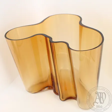 Aalto-maljakko, Iittala, korkeus 160mm, Rion ruskea