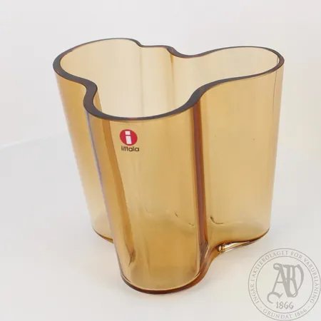 Aalto-maljakko, Iittala, korkeus 95mm Rion ruskea