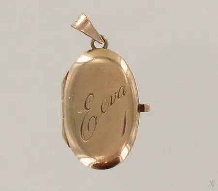 Medaljonki, kaiverrettu, korkeus 25mm, 585, paino 1,9g Paino: 1,9 g