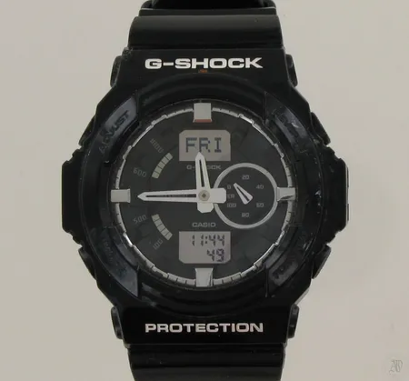 Rannekello G-Shock Protection quartz, Ø 48mm, käytön jälkiä.