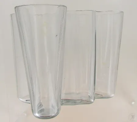 Aalto-maljakko, Savoy, signeeraus  Alvar Aalto Iittala -56, korkeus 15,5cm, kirkas, käytön jälkiä
