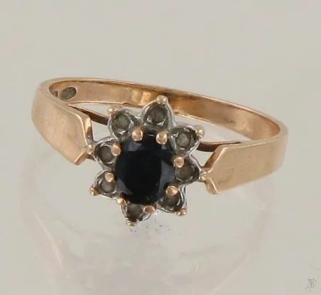 Sinisafiirisormus timanteilla 8xn.0.005ct, koko 16¾, 585br, paino 2,1g Paino: 2,1 g