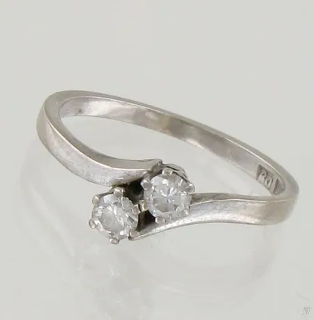 Timanttisormus 2xn.0.12ct, koko 16, 750 valkokulta, paino 2,8g Paino: 2,8 g