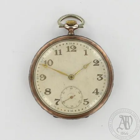 Hopeataskukello, Remontoir, kaiverrettu, välikuori hopeaa,  1930-luvulta, 800br, paino 63,4g Paino: 63,4 g