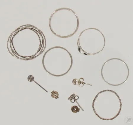 Viallisia hopeakoruja, 800-925, paino 7,4g Paino: 7,4 g
