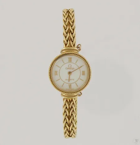 Viallinen kultarannekello Omega quartz, 1353, 791.7382 B, 750br, paino 28,7g Paino: 28,7 g