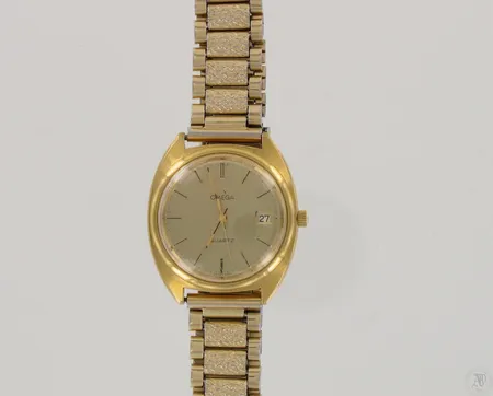 Viallinen teräsrannekello Omega, quartz