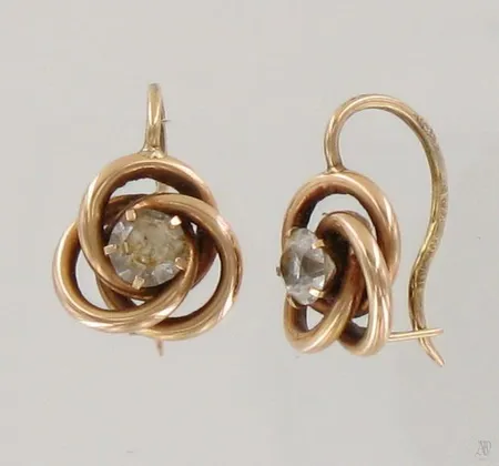 Kivikorvakorut, korkeus 16mm, käytön jälkiä, 585br, paino 1,9g Paino: 1,9 g