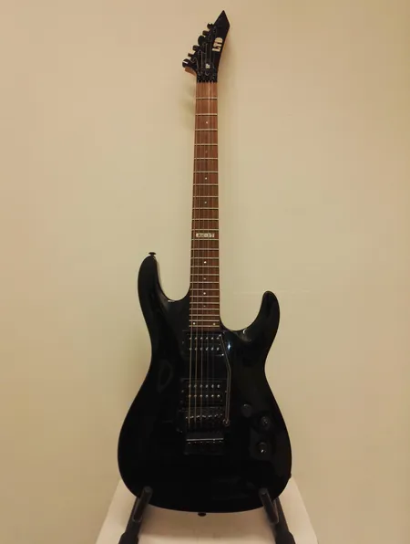 Sähkökitara ESP LTD MH-50, made in Indonesia, IR0327604, käytön jälkiä, pehmeä laukku. Nouto ainoastaan myymälästä.