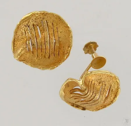 Korvakorut, kaiverretut, tekijäleima  A. Tillander, korkeus 20mm, vuodelta 1969, 750, paino 7,0g Paino: 7   g