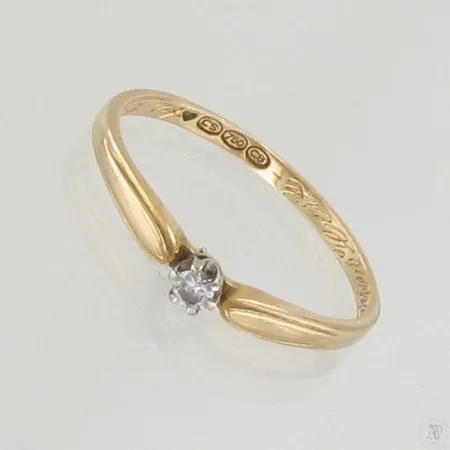 Timanttisormus 1xn.0.05ct, kaiverrettu, koko 17½, 750, paino 1,4g Paino: 1,4 g
