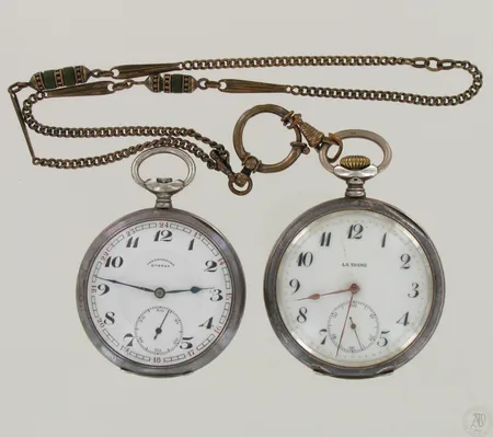 Kaksi viallista taskukelloa, Eterna Chronometer ja La Trame, mukana pronssiset kellonperät, 800br, paino 189,7g Paino: 189,7 g
