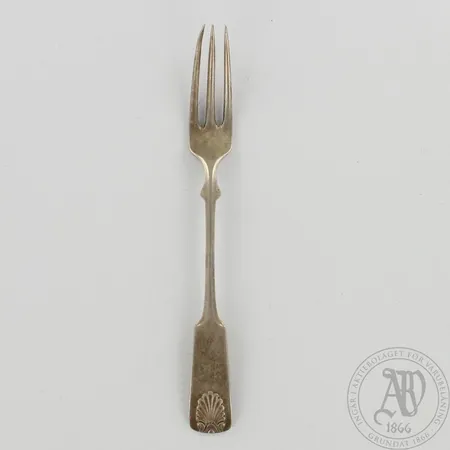 Yksi leikkelehaarukka, Musla, käytön jälkiä, pituus 120mm, 813, paino 12,5g Paino: 12,5 g