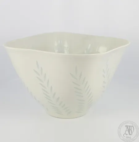Maljakko Arabia, riisiposliini, design Friedl Holzer-Kjellberg 1905-1993, korkeus 10cm