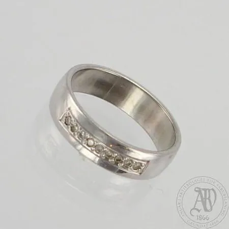 Timanttisormus 9xn.0.02ct, koko 17, palladium 500, paino 3,5g Paino: 3,5 g