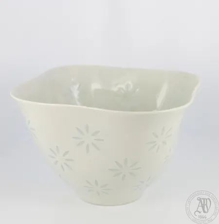 Maljakko Arabia, riisiposliini, design Friedl Holzer-Kjellberg 1905-1993, korkeus 10cm