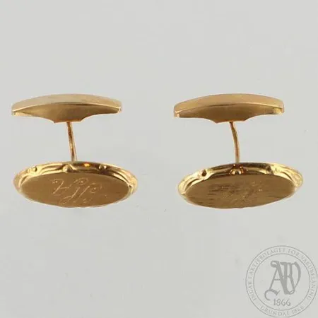 Kalvosinnapit, kaiverrettu, koko 8x15mm, 585br, paino 3,8g Paino: 3,8 g