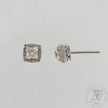 Kivikorvakorut, lukot puuttuvat, koko 6x6mm, 585br valkokulta 1,9g Paino: 1,9 g