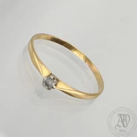 Timanttisormus 1xn.0.05ct, käytön jälkiä, koko 18¼, 750, paino 1,2g Paino: 1,2 g