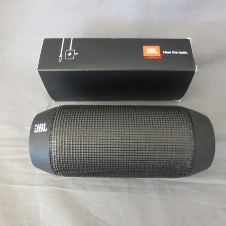 Langaton kaiutin JBL Pulse, korkeus 180mm, johto, laturi, käyttöohjeet, laatikko