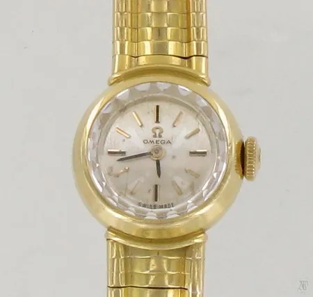 Kultarannekello Omega, kaiverrettu, taulun Ø 17mm, ranneke viallinen, rannekkeen pituus 160mm, 750br, paino 30,6g